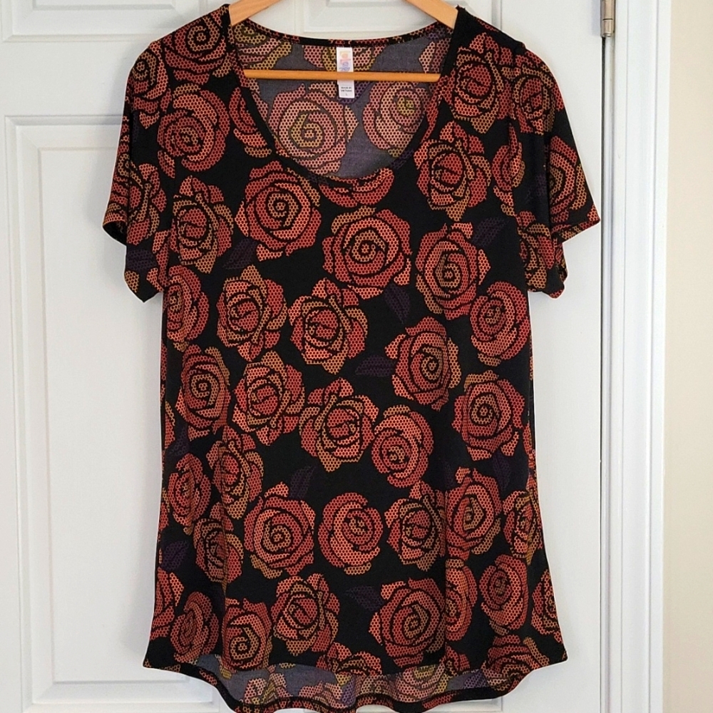 3/$20 LuLaRoe Classic Flower Shirt Size: L